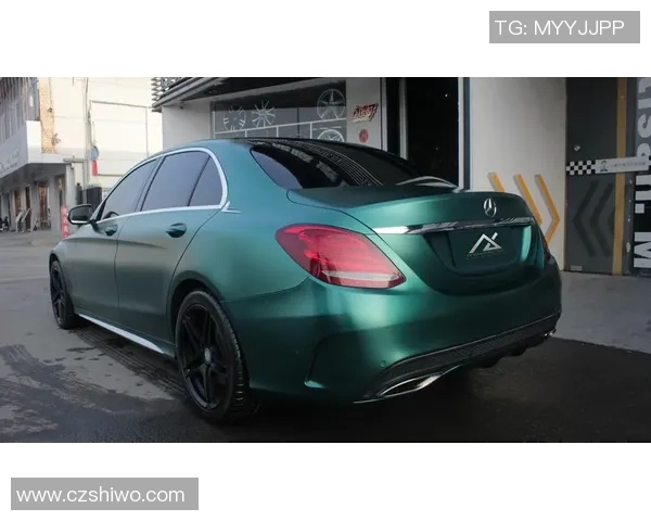 足球星车贴:让你的爱车与球场巨星同行,个性化装饰彰显独特风采 足球星车贴:让你的爱车与球场巨星同行,个性化装饰彰显独特风采